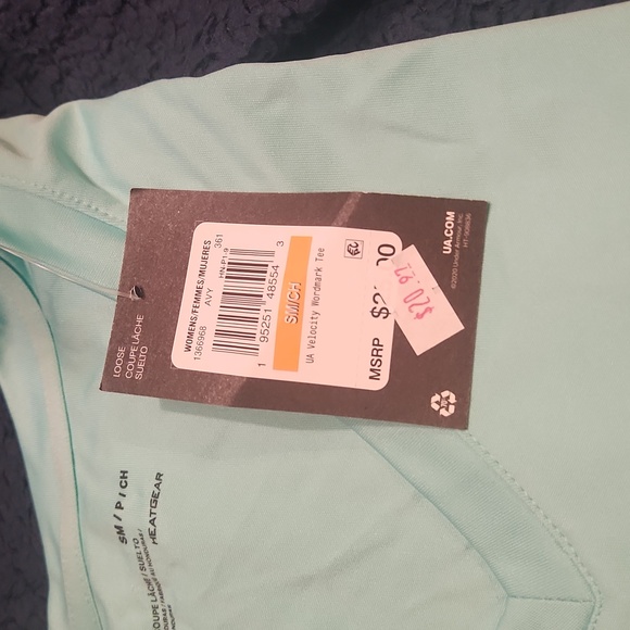 Under Armour short sleeve top size M - Picture 3 of 3